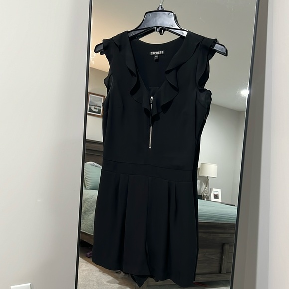Express Pants - Express: Size 4, Black Ruffle Romper